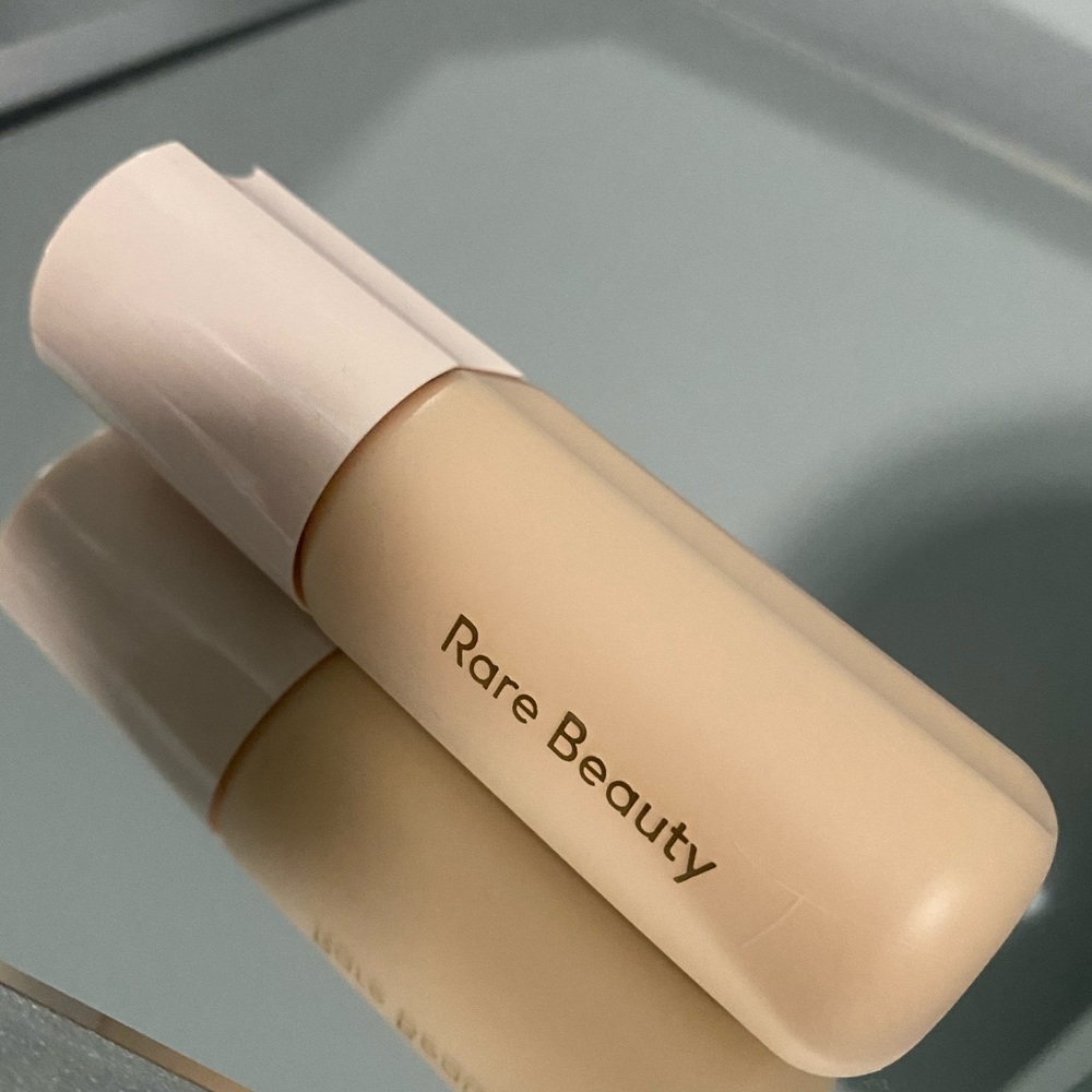 RARE BEAUTY TINTED MOISTURIZER